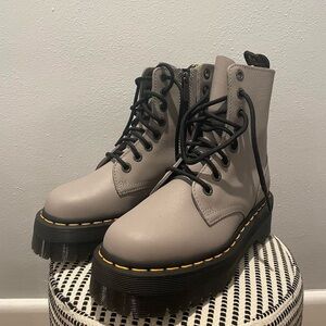Dr. Martens platform Jadon III boots Grey
